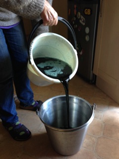 Passing liquid from bucket to bucket to oxygenate